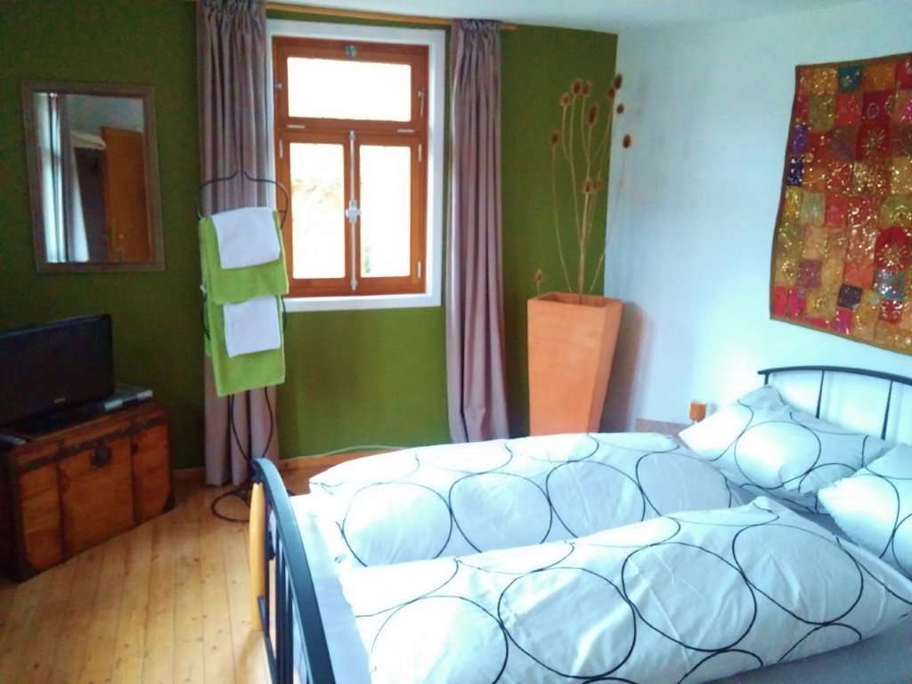 ALTE BUX_Zimmer_grün ferien im odenwald - draisine fahren