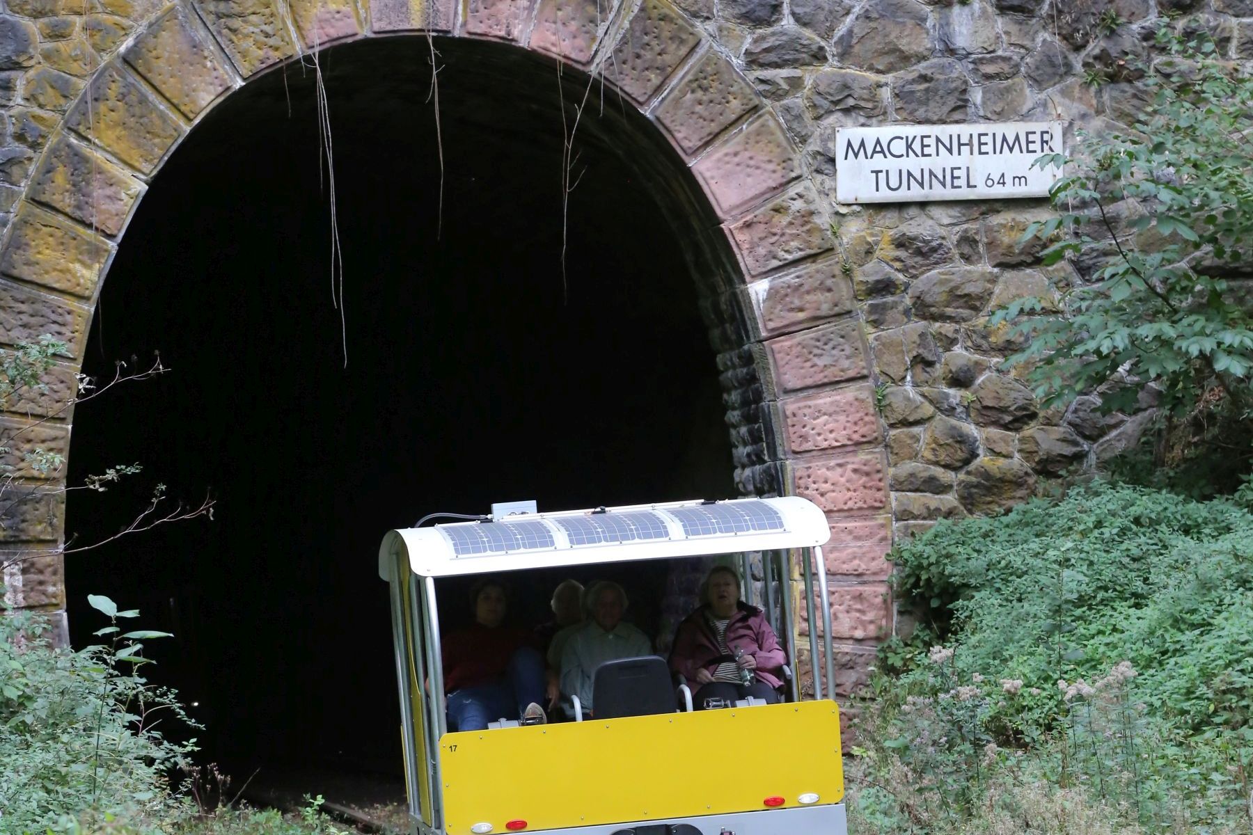s1800_crop1200_12 Solardraisine Überwaldbahn